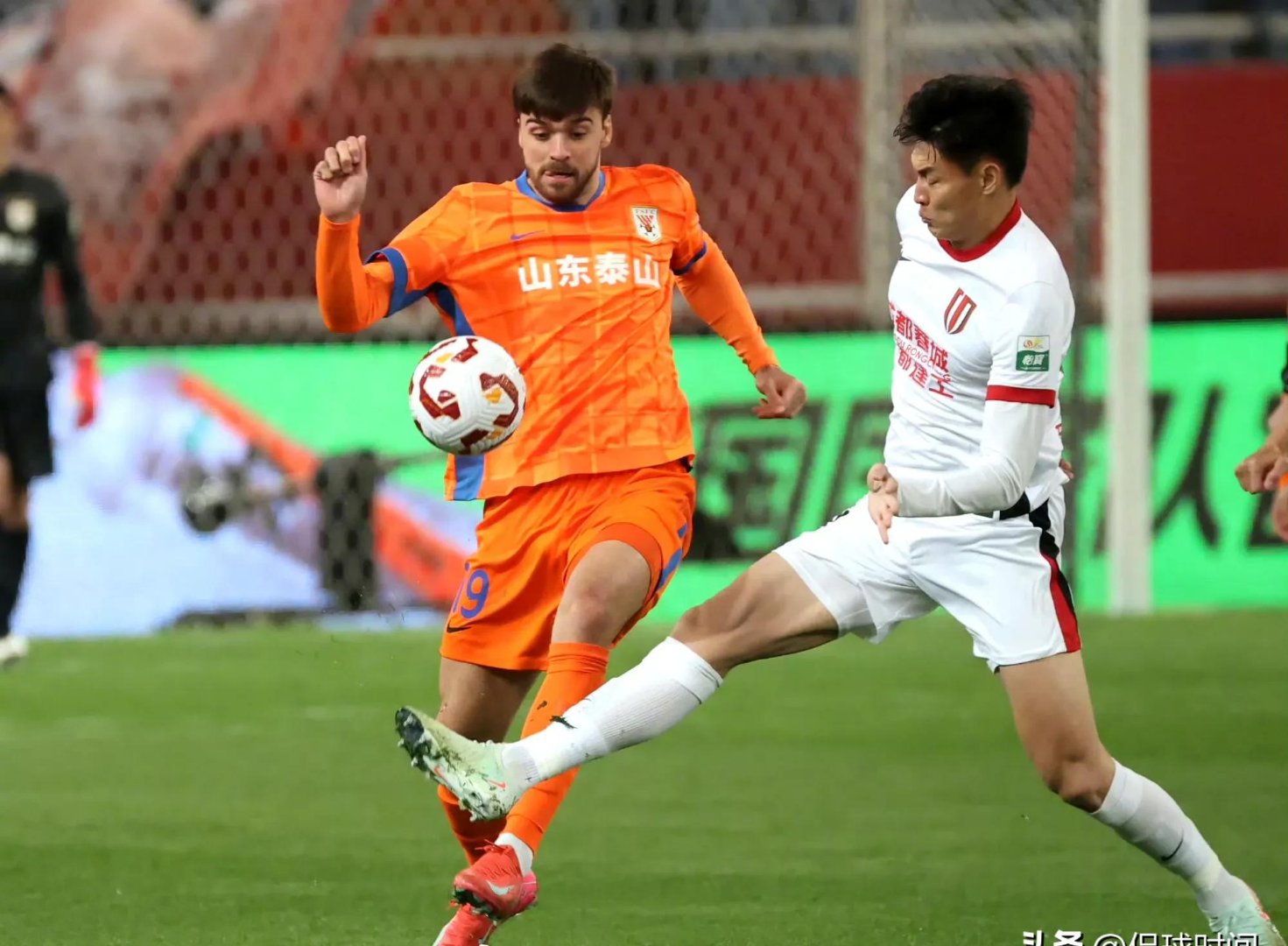 包含山东泰山训练开放日,集结日绝杀压哨引欢呼,法国杯在即,临场指挥获称赞的词条 包含山东泰山训练开放日,集结日绝杀压哨引欢呼,法国杯在即,临场指挥获称赞的词条